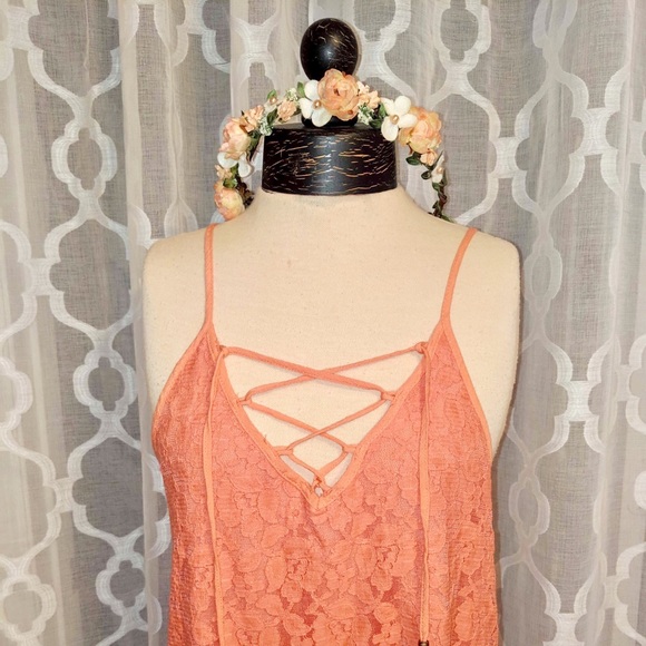 ❣️SOLD ELSEWHERE❣️ Summer Lace Up Tank - Picture 2 of 5